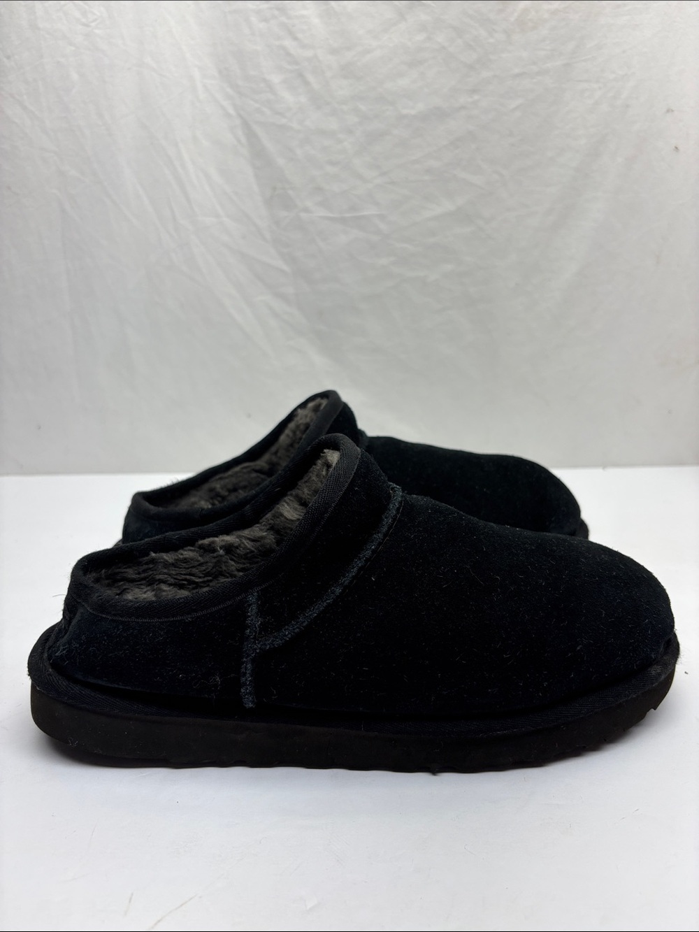 UGG slippers women’s, SZ 10, box 3 G